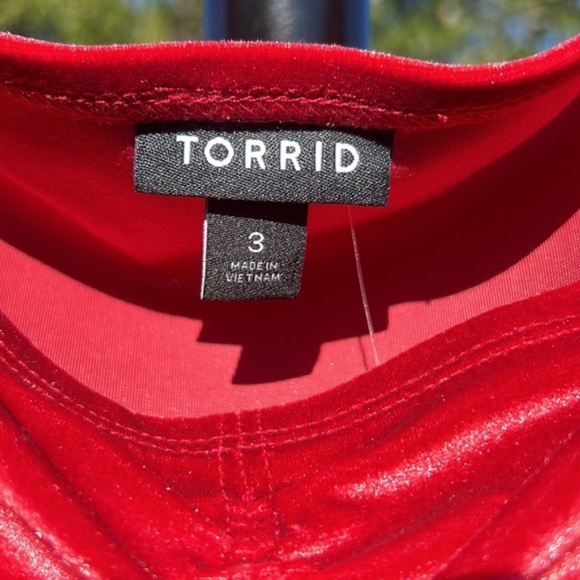 ~e New Torrid off the shoulder top - Picture 5 of 7